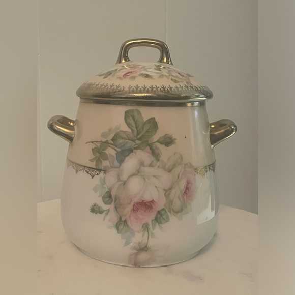 Other - ‼️ LAST CHANCE/6 for $20‼️Vintage Porcelain Rose Jar w/ Lid